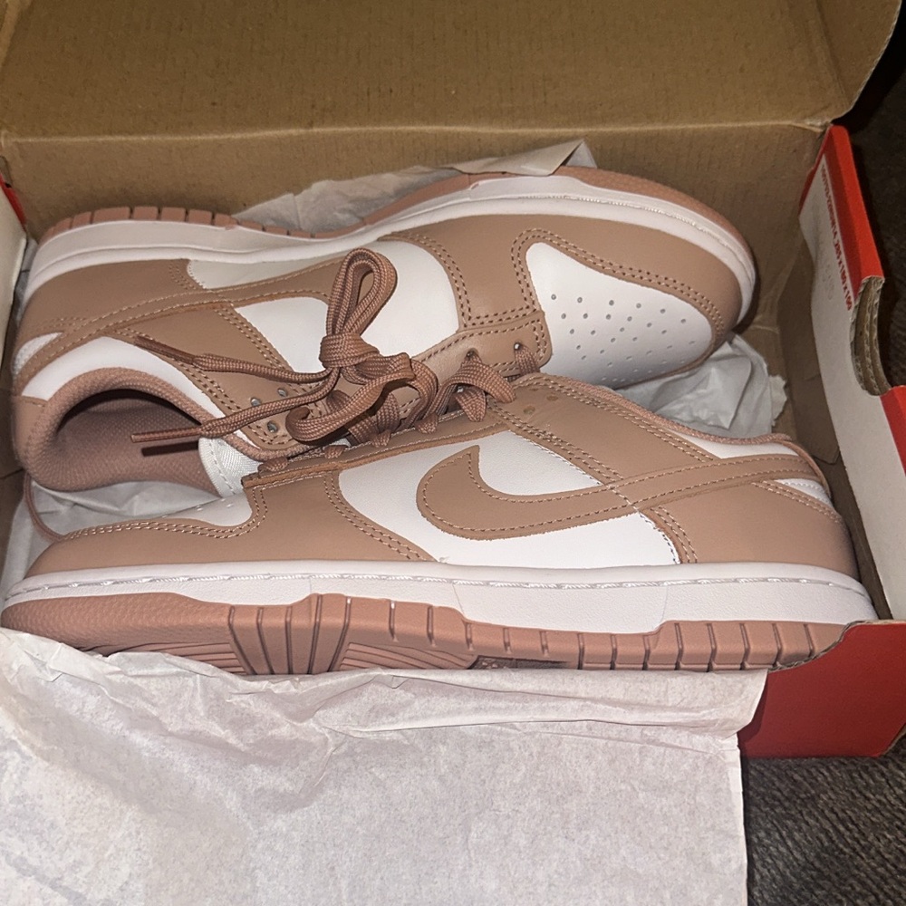 Brand new Women’s pink Nike dunks size 7